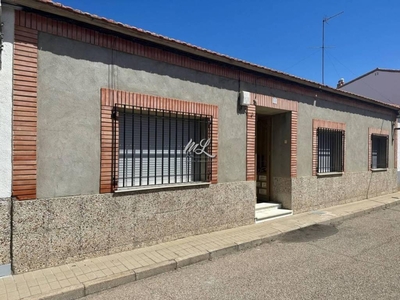 Venta Casa adosada en Calle Rodrigo de Triana Sonseca. Buen estado 379 m²