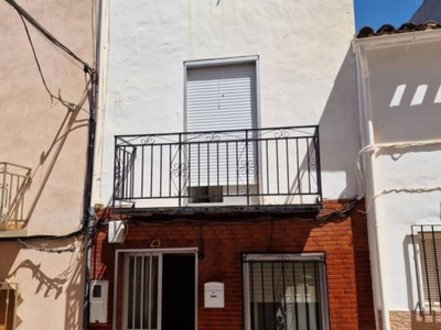 Venta Casa adosada en Calle Sisehace Valdepeñas de Jaén. Buen estado 149 m²
