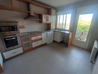 Venta Casa pareada en Calle Julio Gonzalo El Casar. Buen estado con terraza 169 m²