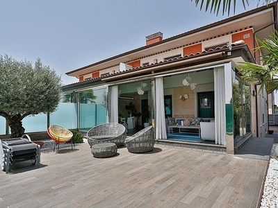 Venta Casa unifamiliar Valladolid. Con terraza 345 m²