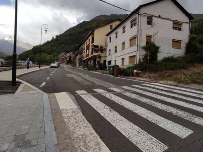 Venta Chalet en Carretera de tahull La Vall de Boí. A reformar plaza de aparcamiento con balcón calefacción individual 358 m²