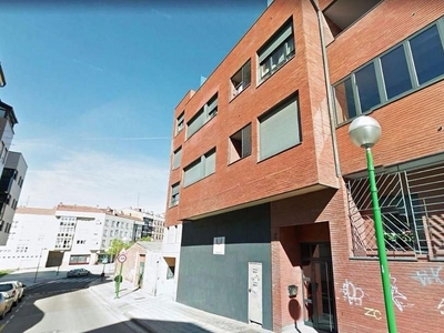 Venta de ático en Gamonal de 3 habitaciones con terraza y garaje