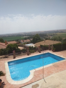 Venta de casa con piscina y terraza en Villarrubia (Córdoba), Cuevas Bajas