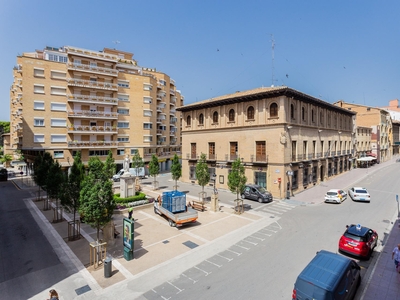 Venta de piso con terraza en casco antiguo (Huesca), Centro Ciudad