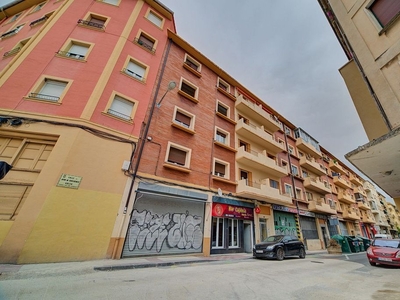 Venta de piso en calle Juan Maria de Guelbenzu de 3 habitaciones con balcón y calefacción