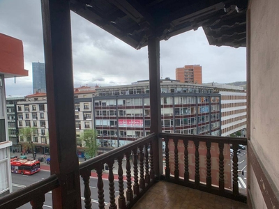 Venta Piso Bilbao. Buen estado cuarta planta con balcón