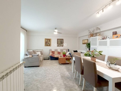 Venta Piso Lleida. Piso de tres habitaciones Cuarta planta con balcón