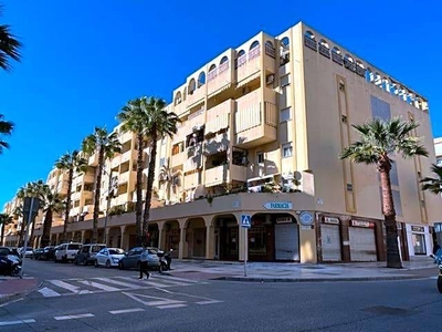 Venta Piso Málaga. Piso de cuatro habitaciones en Calle Robinson Crusoe. Cuarta planta con terraza