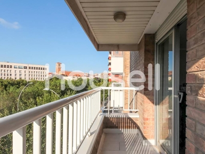 Venta Piso Tarragona. Piso de cuatro habitaciones en de Roma. Buen estado tercera planta con terraza