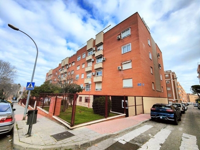 Venta Piso Valdemoro. Piso de tres habitaciones en Calle Principado de Asturias. Buen estado segunda planta con terraza