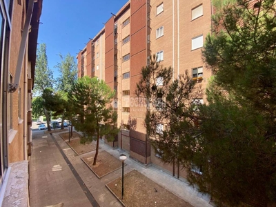 Venta Piso Valladolid. Piso de tres habitaciones en Calle Gavilla 10. Segunda planta calefacción individual