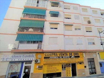 Venta Piso Vélez-Málaga. Piso de dos habitaciones en Calle Maestro Genaro Rincón. Tercera planta