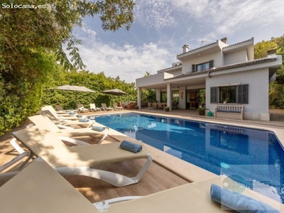 Villa con piscina cerca del mar con licencia vacacional para 12 personas