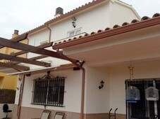 Venta Casa adosada en Carrer del Sud 12 Avinyonet de Puigventós. Muy buen estado plaza de aparcamiento con terraza calefacción individual 140 m²
