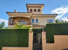 Venta Casa unifamiliar en Calle Orfebres Complejo La Jacaranda 19 Mijas. Buen estado con terraza 371 m²