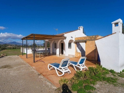 Alquiler Casa adosada Alhaurín El Grande. Plaza de aparcamiento con terraza 60 m²