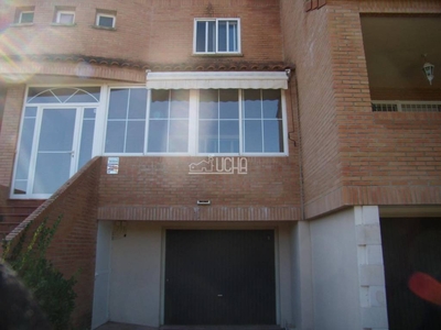 Alquiler Casa adosada Bétera. Con terraza 250 m²