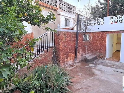 Alquiler Casa adosada Riba-roja de Túria. Buen estado con terraza 34 m²