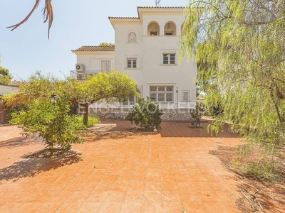 Alquiler Casa adosada Sitges. Plaza de aparcamiento con terraza 324 m²