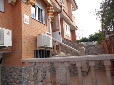 Alquiler Chalet en Calle de Federico García Lorca Navalcarnero. Con terraza 254 m²