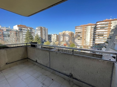 Alquiler de piso en Bernabéu - Hispanoamérica de 2 habitaciones con terraza y garaje