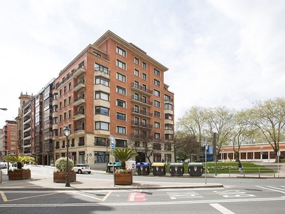 Alquiler de piso en calle Máximo Aguirre de 5 habitaciones con terraza y calefacción