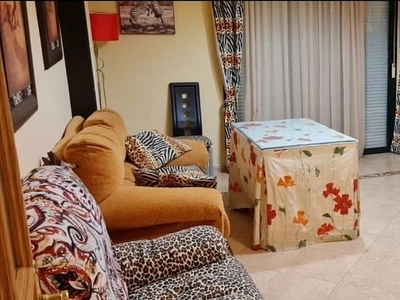 Alquiler de piso en calle Oramba de 4 habitaciones con garaje y muebles