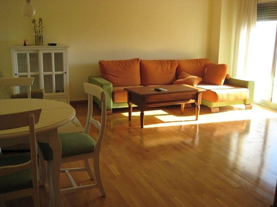 Alquiler de piso en Juan Carlos I de 2 habitaciones con garaje y muebles