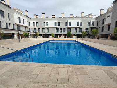 Alquiler de piso en Santa María de Gracia de 3 habitaciones con terraza y piscina