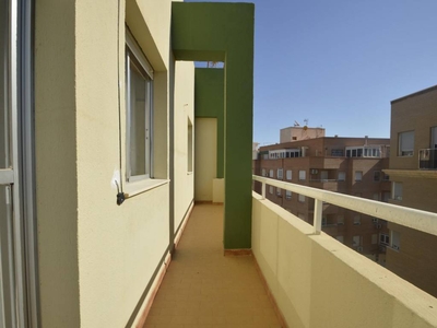 Alquiler Piso Almería. Piso de tres habitaciones en del Estadio. Quinta planta con terraza