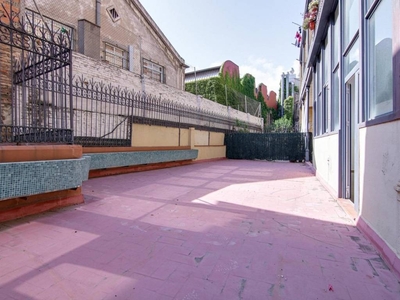 Alquiler Piso Barcelona. Piso de cuatro habitaciones en Josep Alsem Clave. Primera planta con terraza