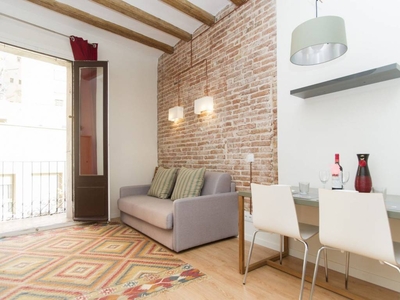 Alquiler Piso Barcelona. Piso de una habitación Buen estado segunda planta con balcón calefacción individual