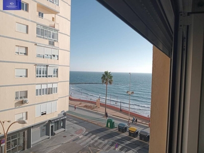 Alquiler Piso Cádiz. Piso de dos habitaciones Tercera planta