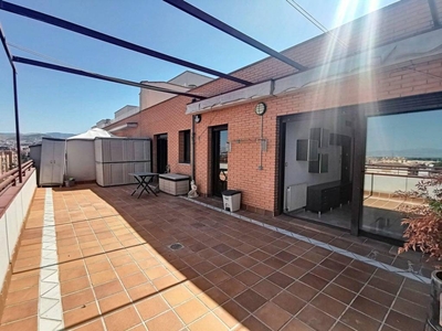 Alquiler Piso Granada. Piso de dos habitaciones en Cádiz. Sexta planta con terraza
