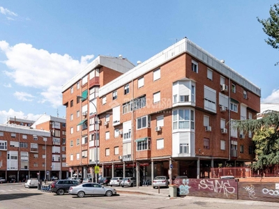 Alquiler Piso Madrid. Piso de dos habitaciones Entreplanta plaza de aparcamiento con terraza calefacción individual