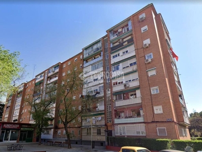 Alquiler Piso Madrid. Piso de una habitación Entreplanta con balcón calefacción individual