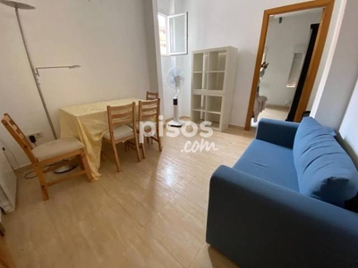 Apartamento en alquiler en Calle de la Aurora