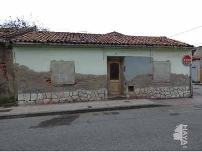 Casa de pueblo en venta en Calle Ramon Garay, Planta Baj, 33401, Aviles (Asturias)