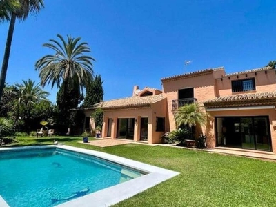 Chalet en venta en Benamara, Estepona, Málaga