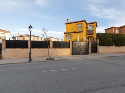 Chalet en venta en Cúllar Vega, Granada