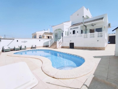 Chalet en venta en La Siesta, Torrevieja