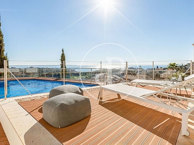 Dúplex en venta en Génova de 3 habitaciones con terraza y piscina