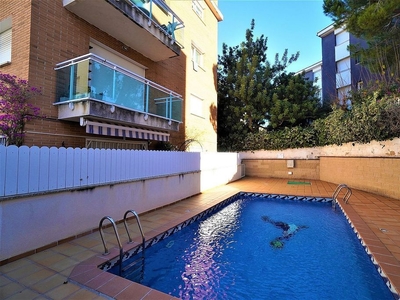Piso en alquiler en calle Santiago Rusiñol de 2 habitaciones con terraza y piscina