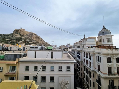 Venta Ático en Calle Rafael Altamira Alicante - Alacant. Buen estado con terraza