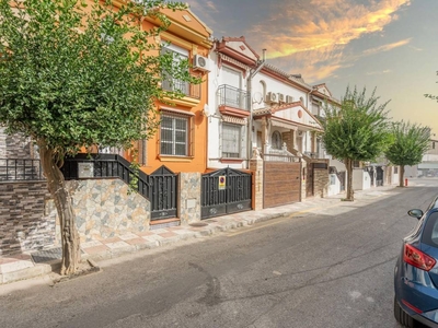 Venta Casa adosada Cúllar Vega. Con balcón 105 m²