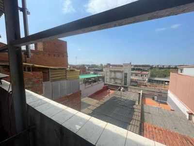 Venta Casa adosada en agudes Sabadell. A reformar plaza de aparcamiento con balcón 239 m²