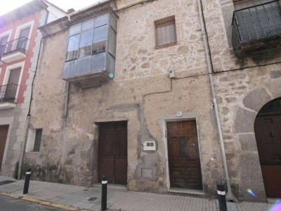 Venta Casa adosada en Calle Alvaro de Luna 17 Arenas de San Pedro. Buen estado plaza de aparcamiento con balcón calefacción individual 250 m²