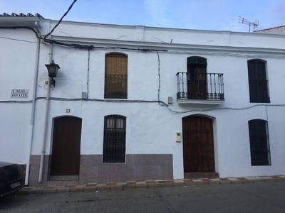 Venta Casa adosada en Calle Blas Infante Las Navas de La Concepción. A reformar 128 m²