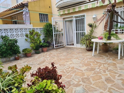 Venta Casa adosada en Calle Islas Columbretes Vinaròs. Buen estado plaza de aparcamiento con balcón 110 m²