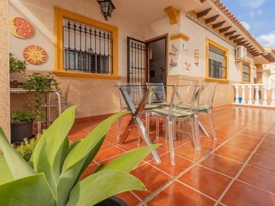 Venta Casa adosada en Calle Talco Orihuela. Con terraza 57 m²